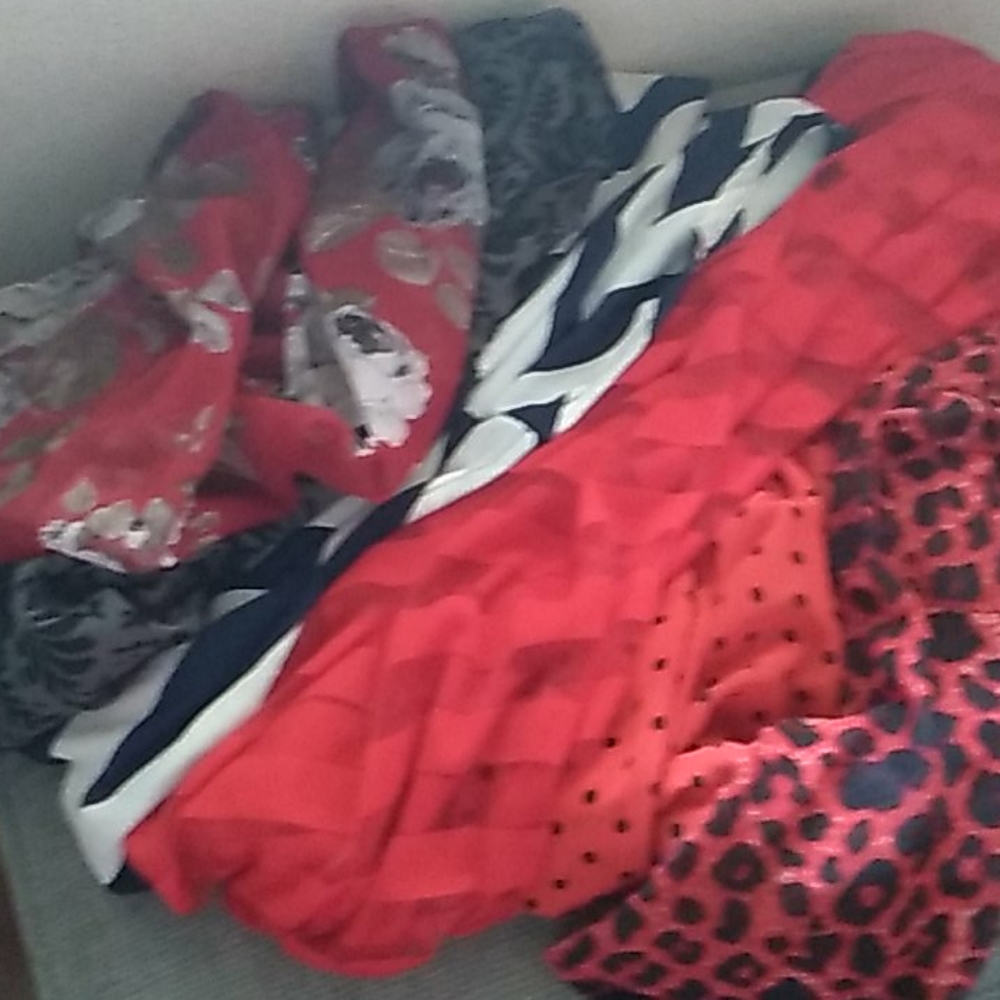 Lot of 8 scarves
